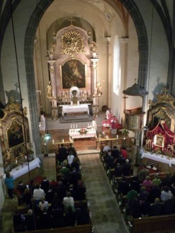 Firmung in St. Gallen / P. Ulrich Diel OSB Abt Bruno spendet unseren Jugendlichen das Sakrament der Firmung